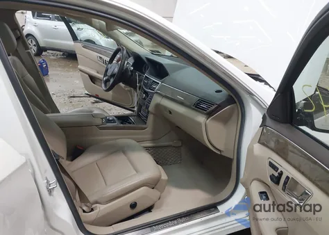 2010 Mercedes-Benz E 350 4Matic z USA, uszkodzony, nr VIN WDDHF8HBXAA100212